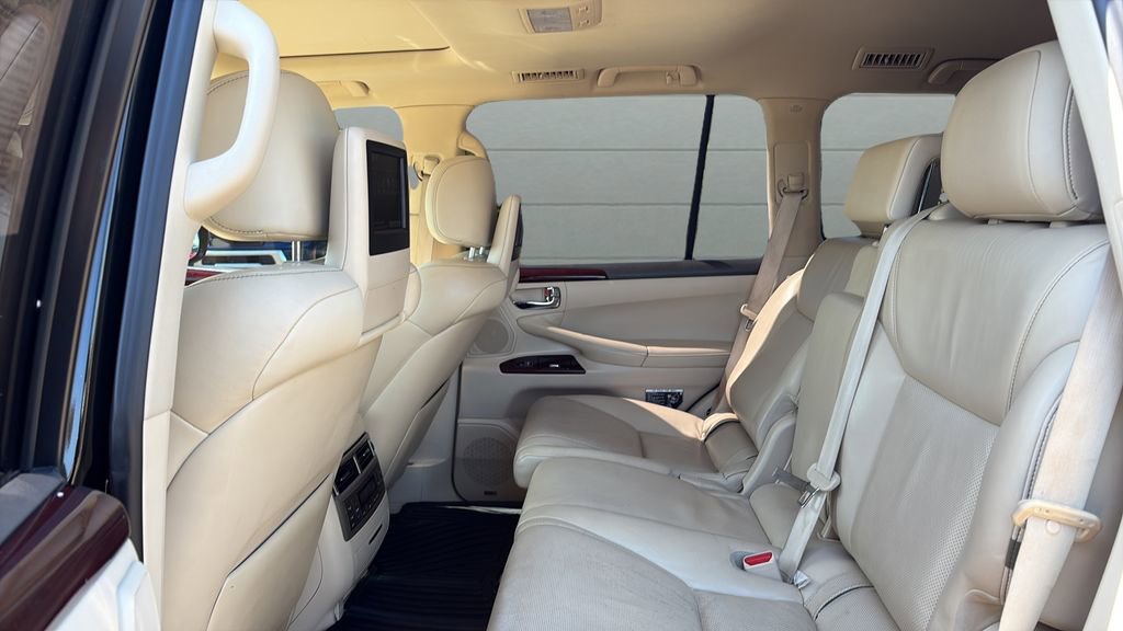 Used 2015 Lexus LX 570 4WD w/ Luxury Package image 18