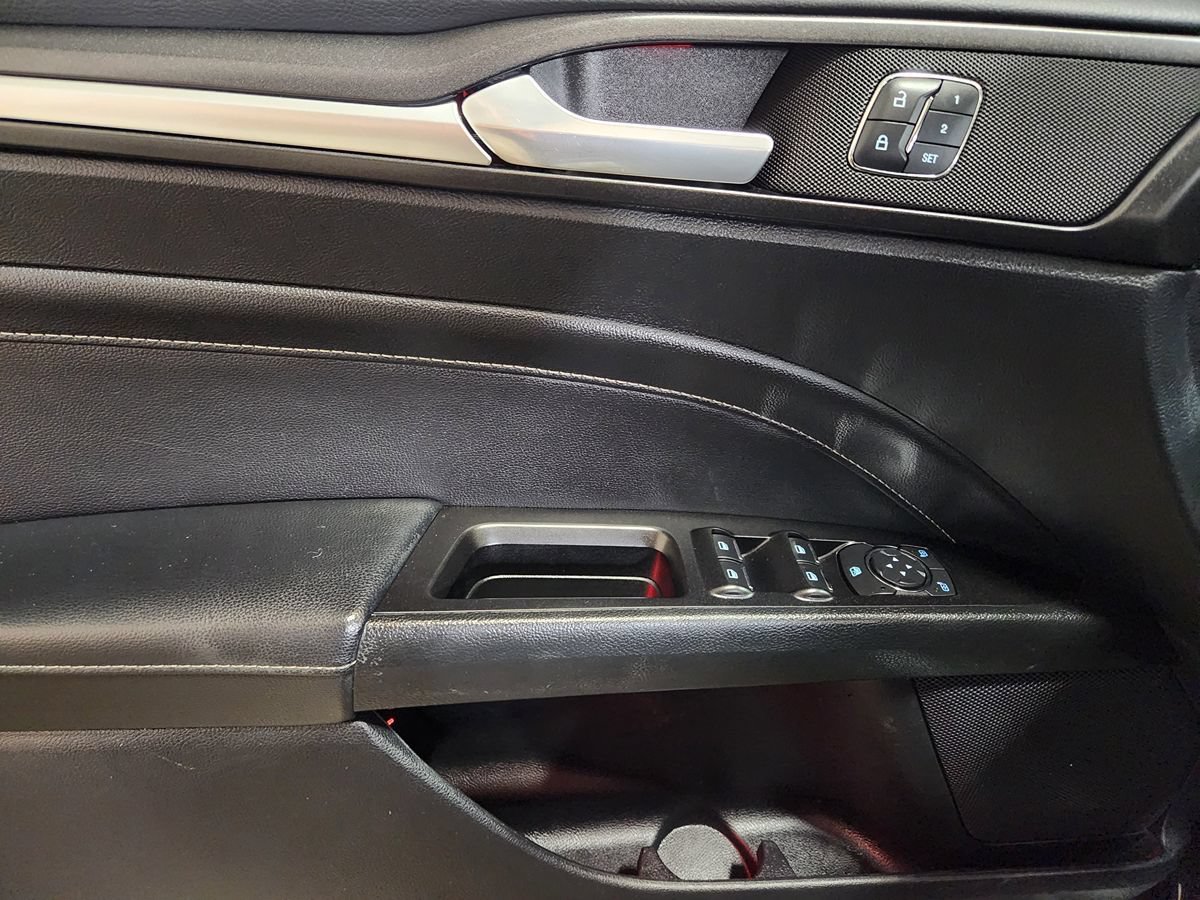 Used 2017 Ford Fusion Titanium FWD image 43