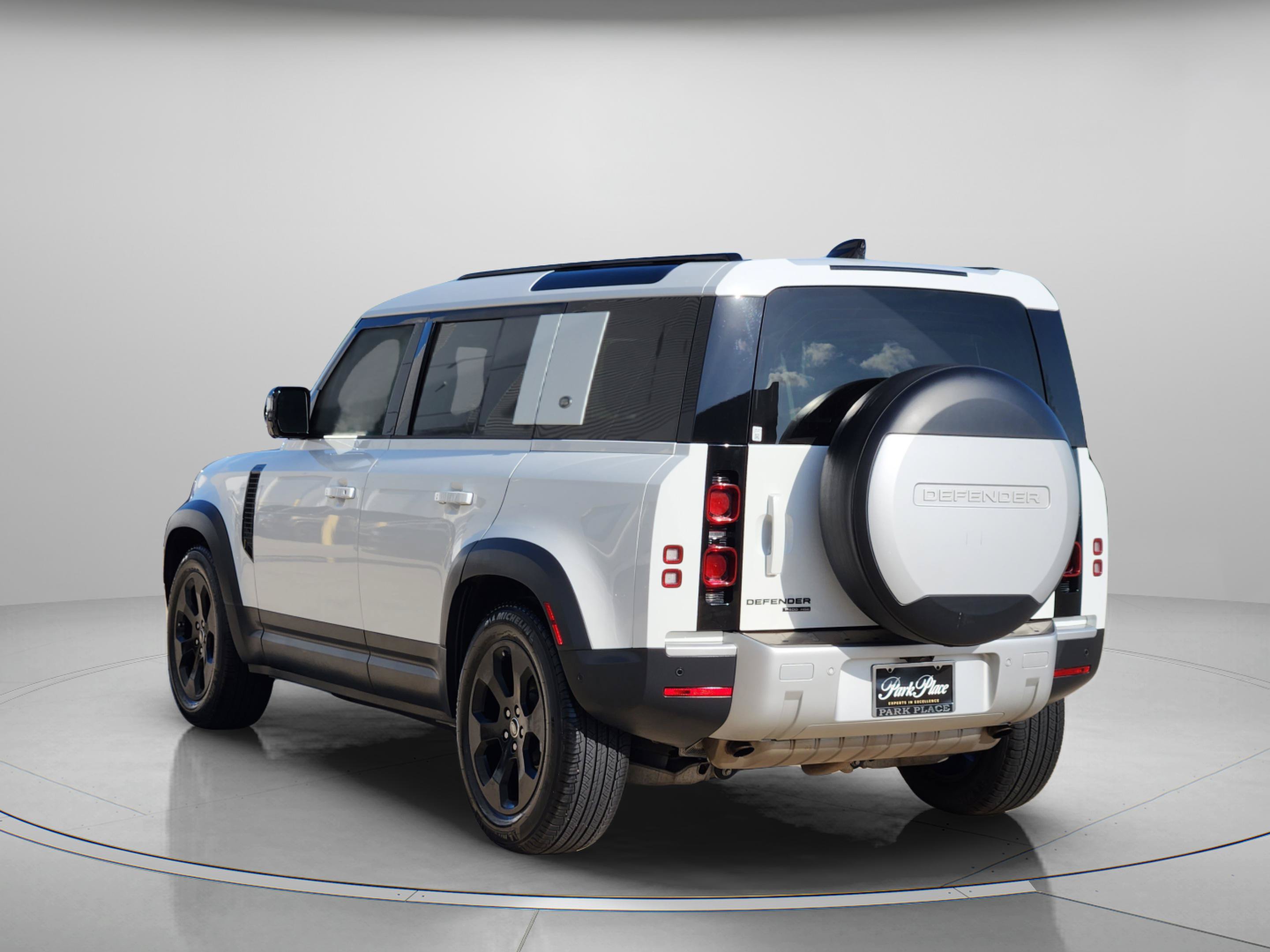Used 2020 Land Rover Defender 110 HSE AWD/4WD image 3