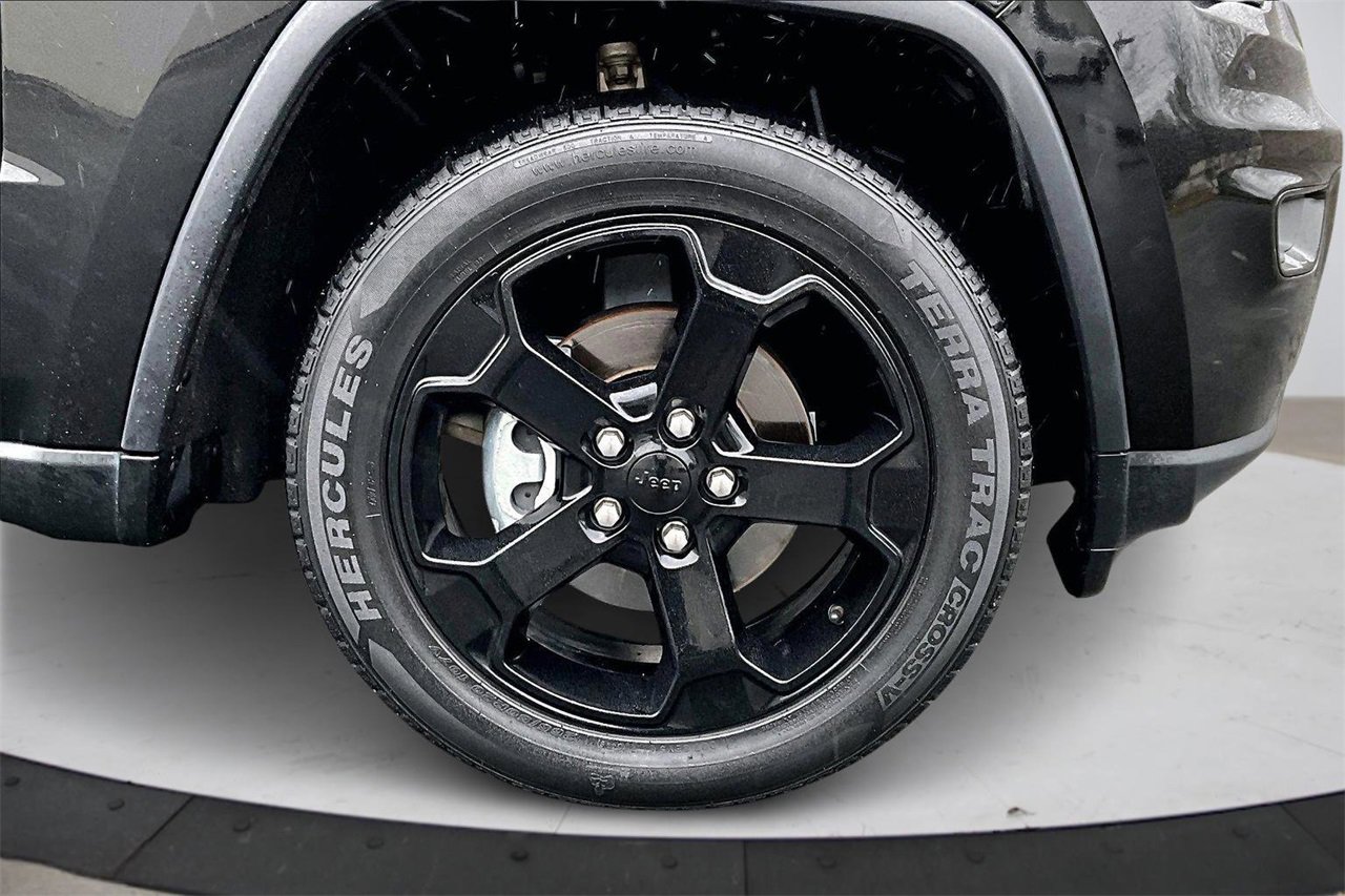 Certified 2020 Jeep Grand Cherokee Laredo image 33