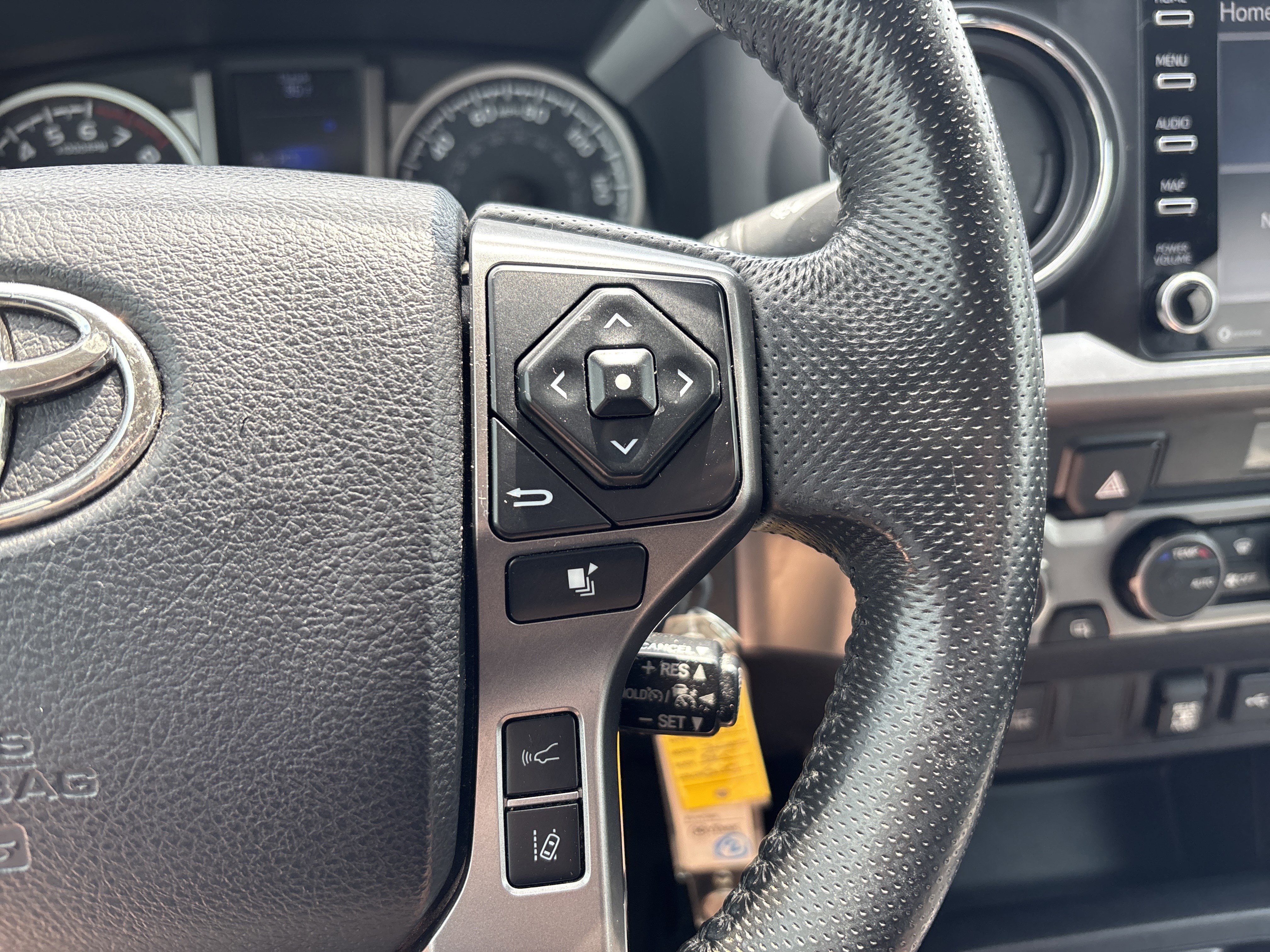 Used 2021 Toyota Tacoma SR5 w/ Technology Package AWD/4WD image 19