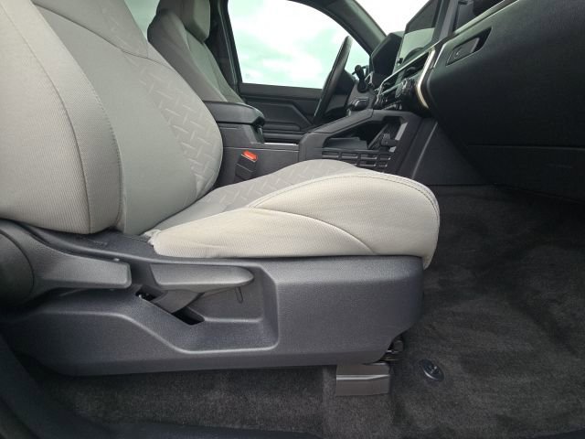 Used 2025 Toyota Tacoma SR5 AWD/4WD image 17