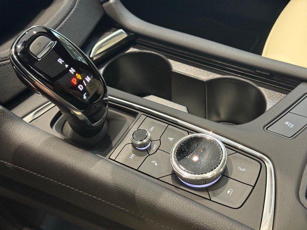 New 2025 Cadillac XT6 Sport w/ Technology Package AWD/4WD image 15