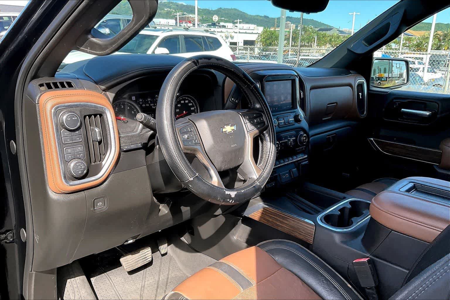 Used 2020 Chevrolet Silverado 1500 High Country w/ Technology Package AWD/4WD image 2
