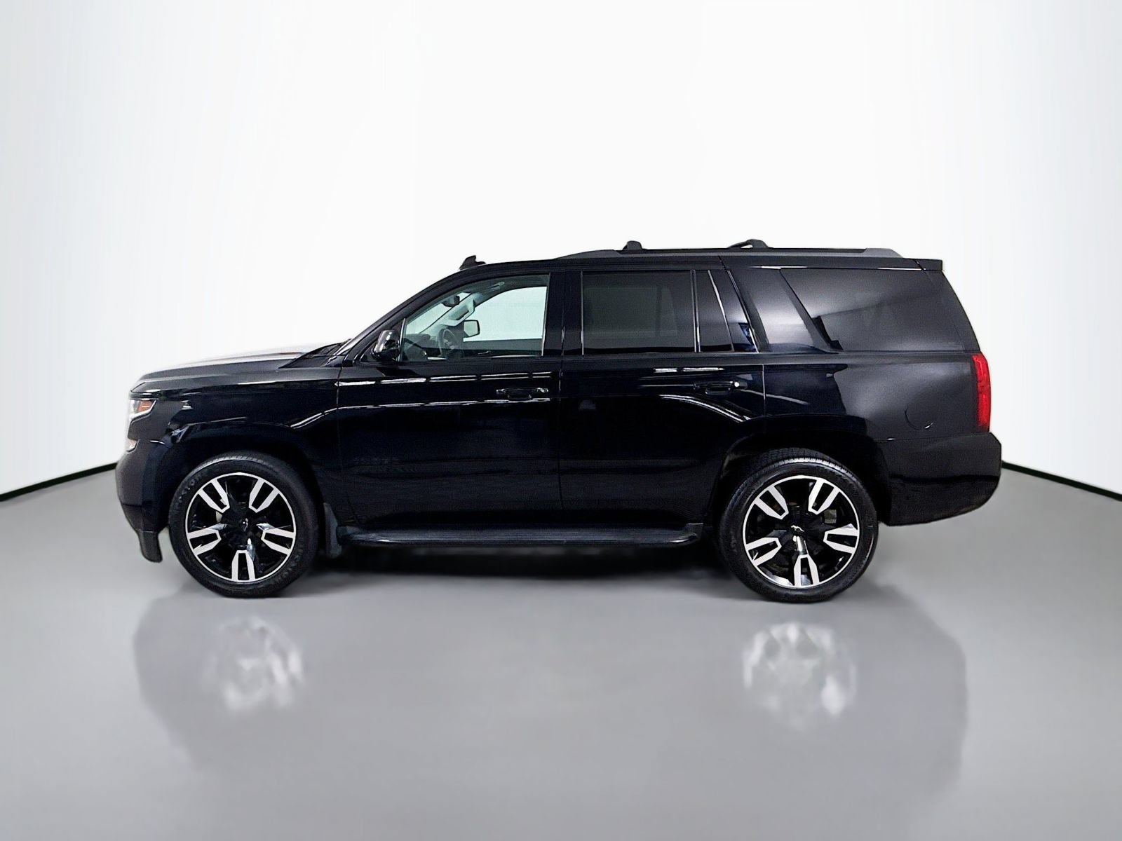 Used 2020 Chevrolet Tahoe LT w/ RST Edition AWD/4WD image 2