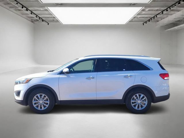 Used 2018 Kia Sorento FWD image 2