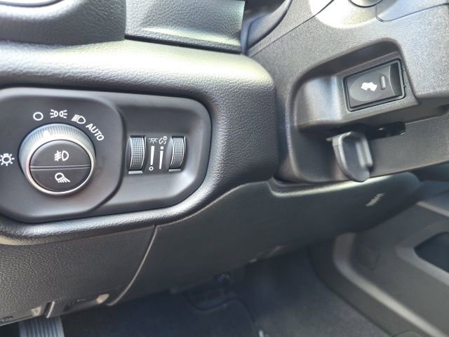 Used 2025 RAM 2500 Laramie AWD/4WD image 18