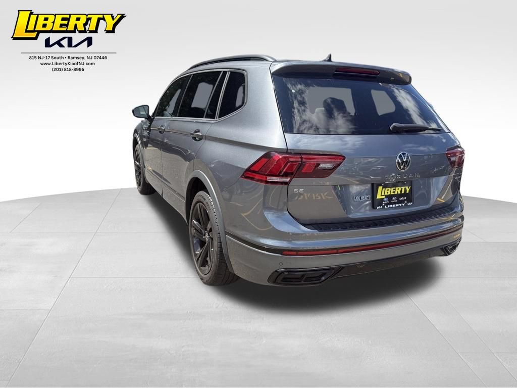 Used 2024 Volkswagen Tiguan SE R-Line AWD/4WD image 5
