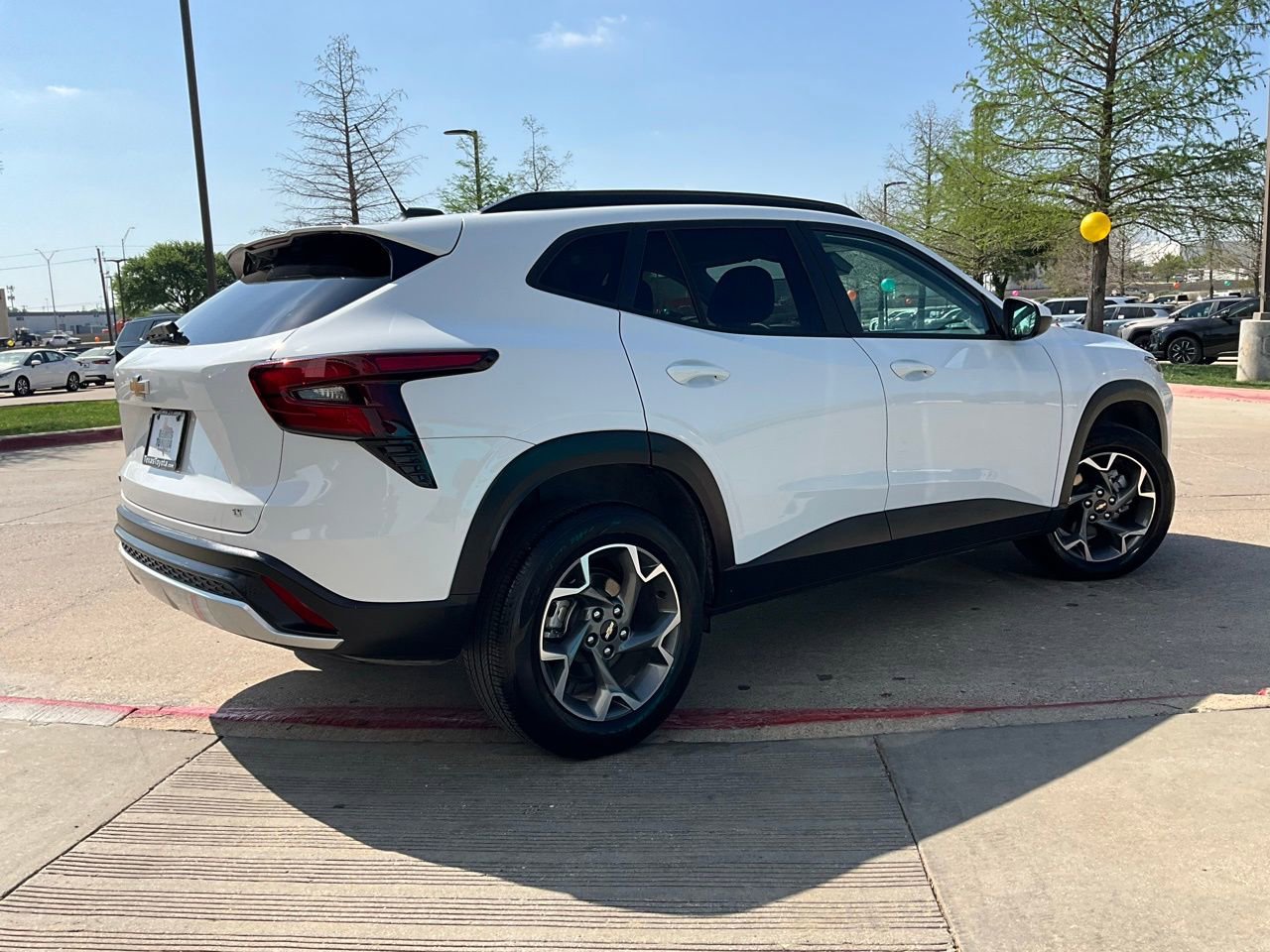 Used 2025 Chevrolet Trax LT FWD image 6
