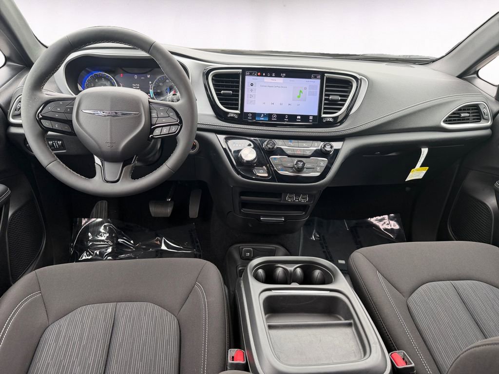 Used 2024 Chrysler Pacifica Touring FWD image 10