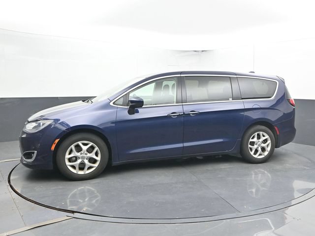 Used 2017 Chrysler Pacifica Touring Plus w/ Tire & Wheel Group FWD image 8