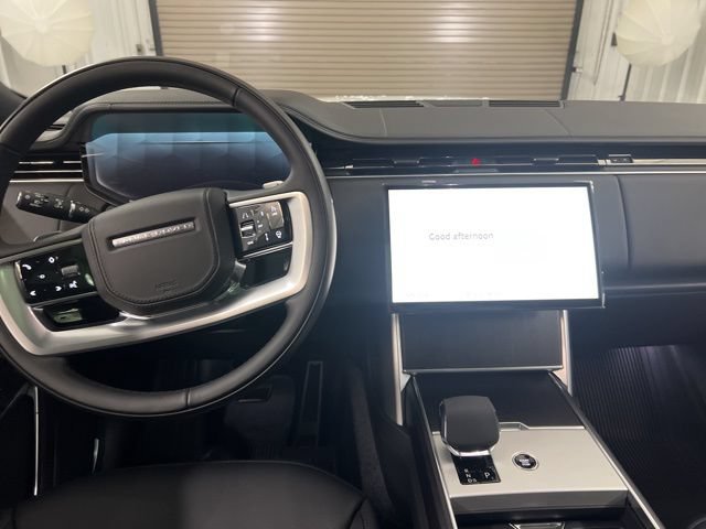Certified 2025 Land Rover Range Rover SE AWD/4WD image 17