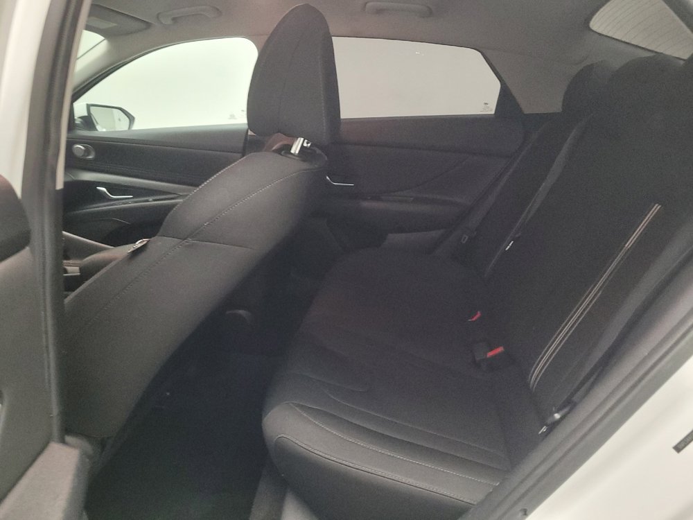 Used 2021 Hyundai Elantra SEL w/ Convenience Package FWD image 18