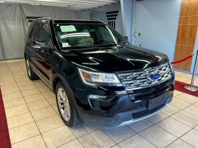 Used 2018 Ford Explorer XLT w/ Equipment Group 202A image 6