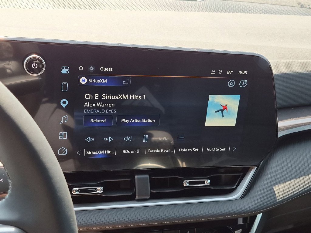 New 2027 Chevrolet Equinox LT w/ Safety and Technology Package FWD image 24