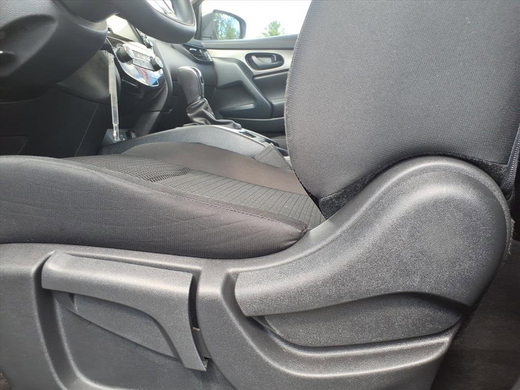 Used 2022 Nissan Rogue Sport S image 15