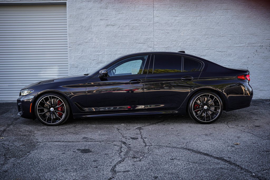 Used 2023 BMW M550i xDrive w/ Dynamic Handling Package image 9