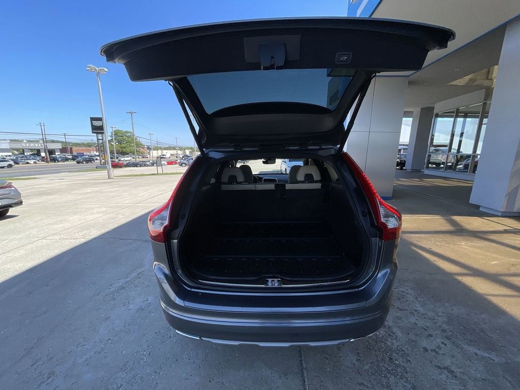 Used 2017 Volvo XC60 T5 Inscription w/ Preferred Option Package image 25