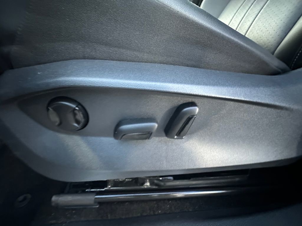 Used 2024 Volkswagen Tiguan SE R-Line image 10