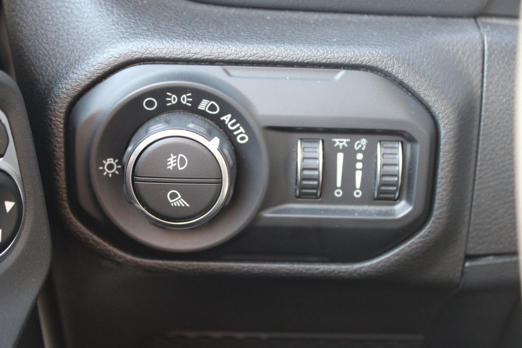 Used 2020 Jeep Gladiator Overland AWD/4WD image 26