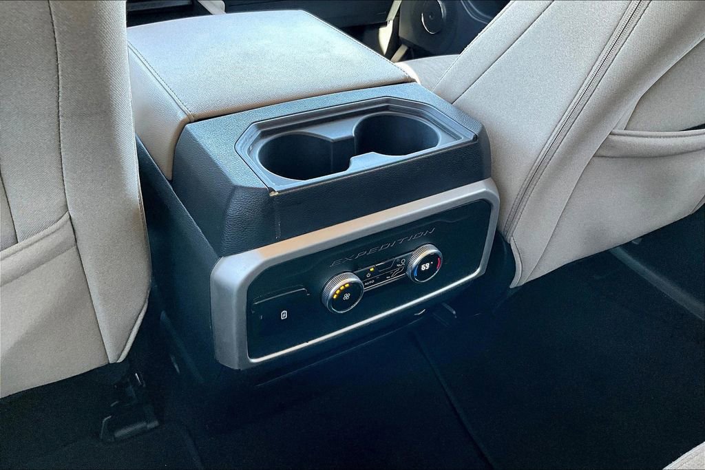 Used 2024 Ford Expedition XLT image 30