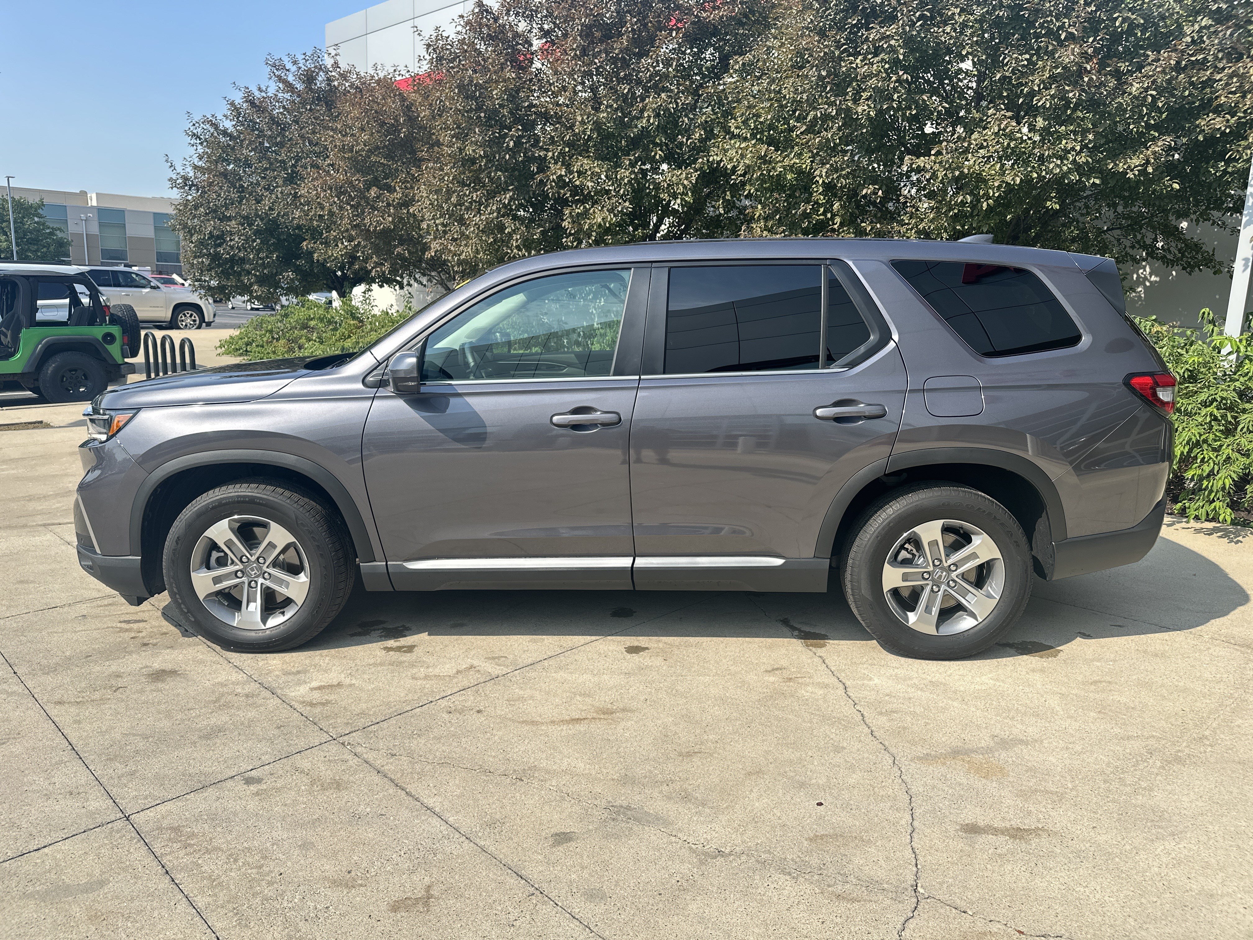 Used 2025 Honda Pilot EX-L image 9