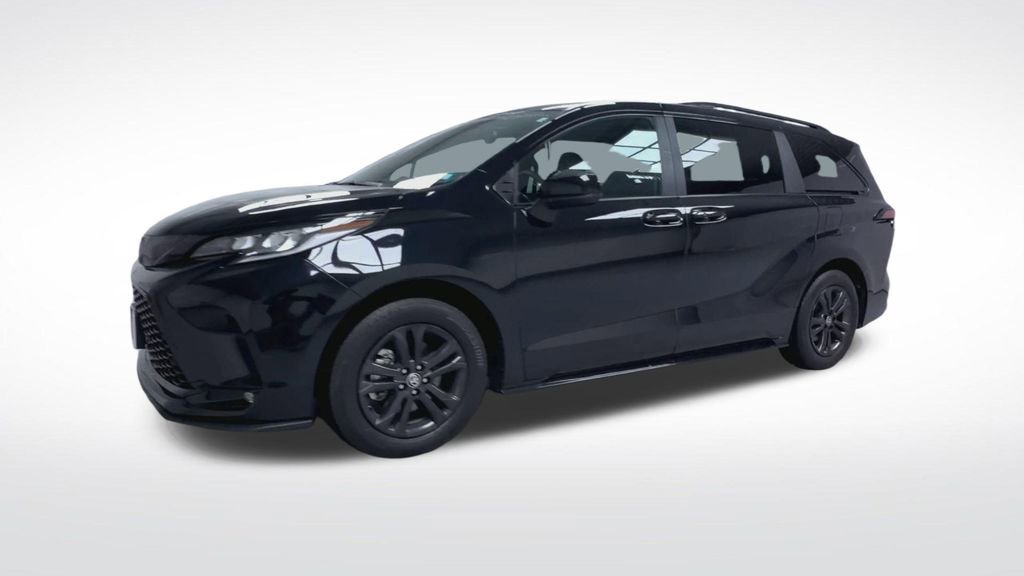 Certified 2025 Toyota Sienna XSE w/ XSE Plus Package AWD/4WD image 4