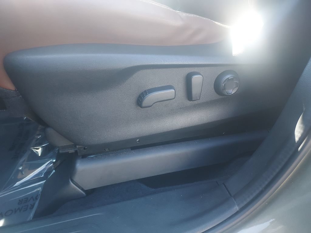 Used 2023 Subaru Ascent Touring AWD/4WD image 31