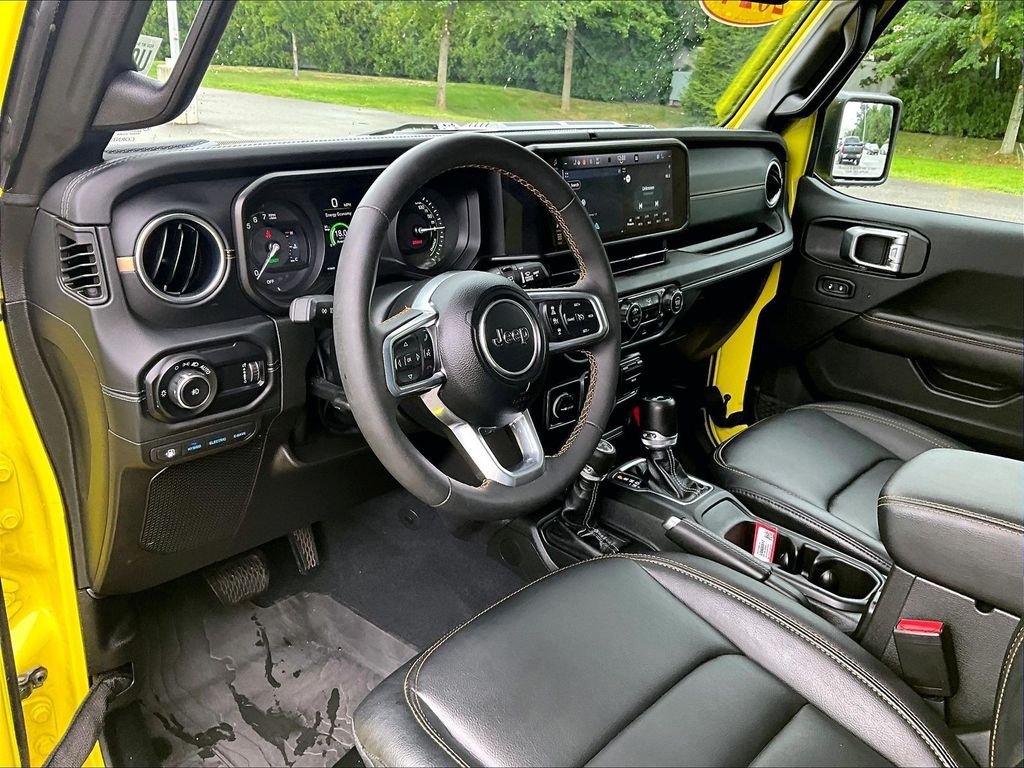 Used 2024 Jeep Wrangler Unlimited Sahara w/ Technology Group AWD/4WD image 8