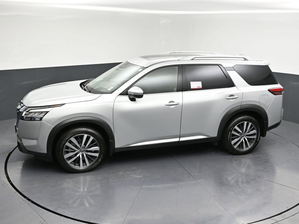 Used 2022 Nissan Pathfinder Platinum w/ Cargo Package image 28
