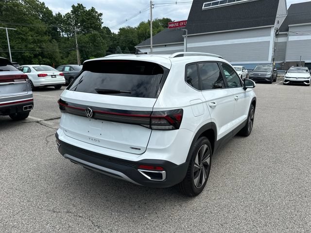 Certified 2025 Volkswagen Taos SE w/ Panoramic Sunroof Package AWD/4WD image 9