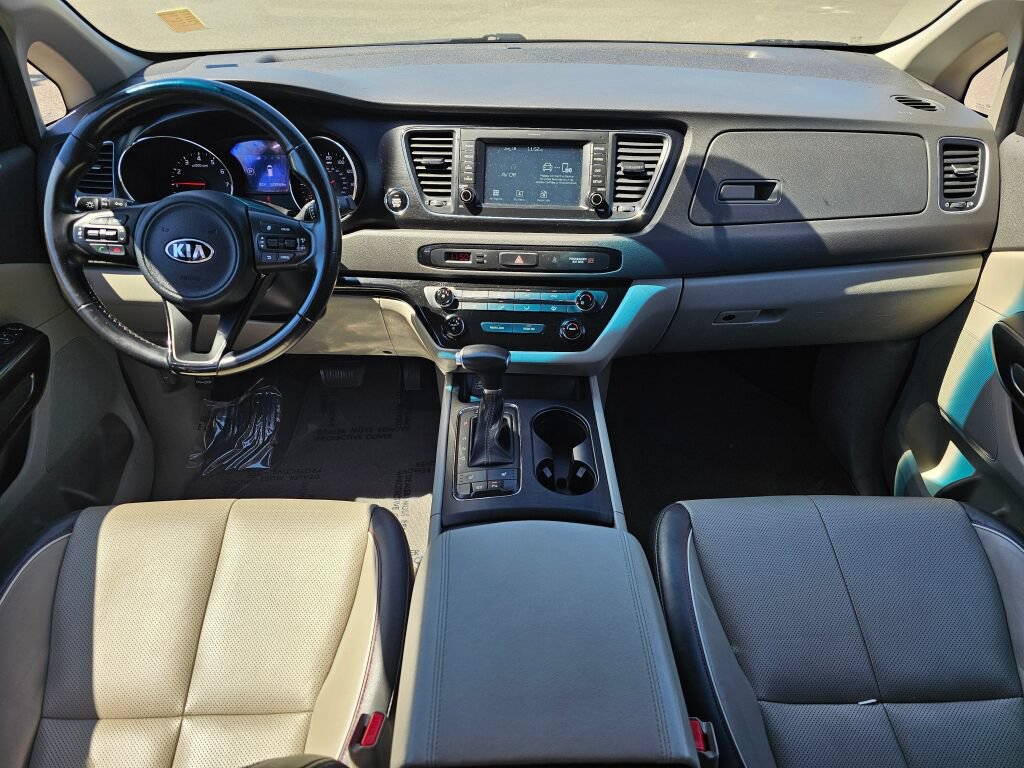 Used 2017 Kia Sedona LX w/ LX Essentials Premium Package FWD image 9