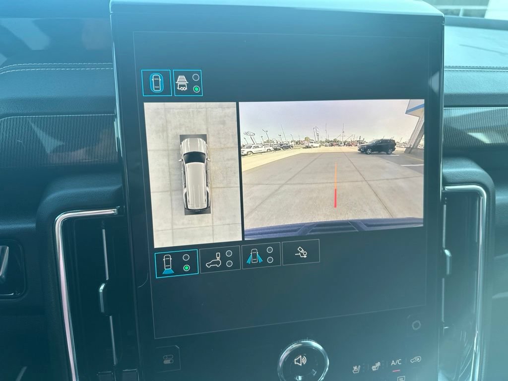 Used 2025 GMC Yukon XL Elevation w/ Technology Package AWD/4WD image 19