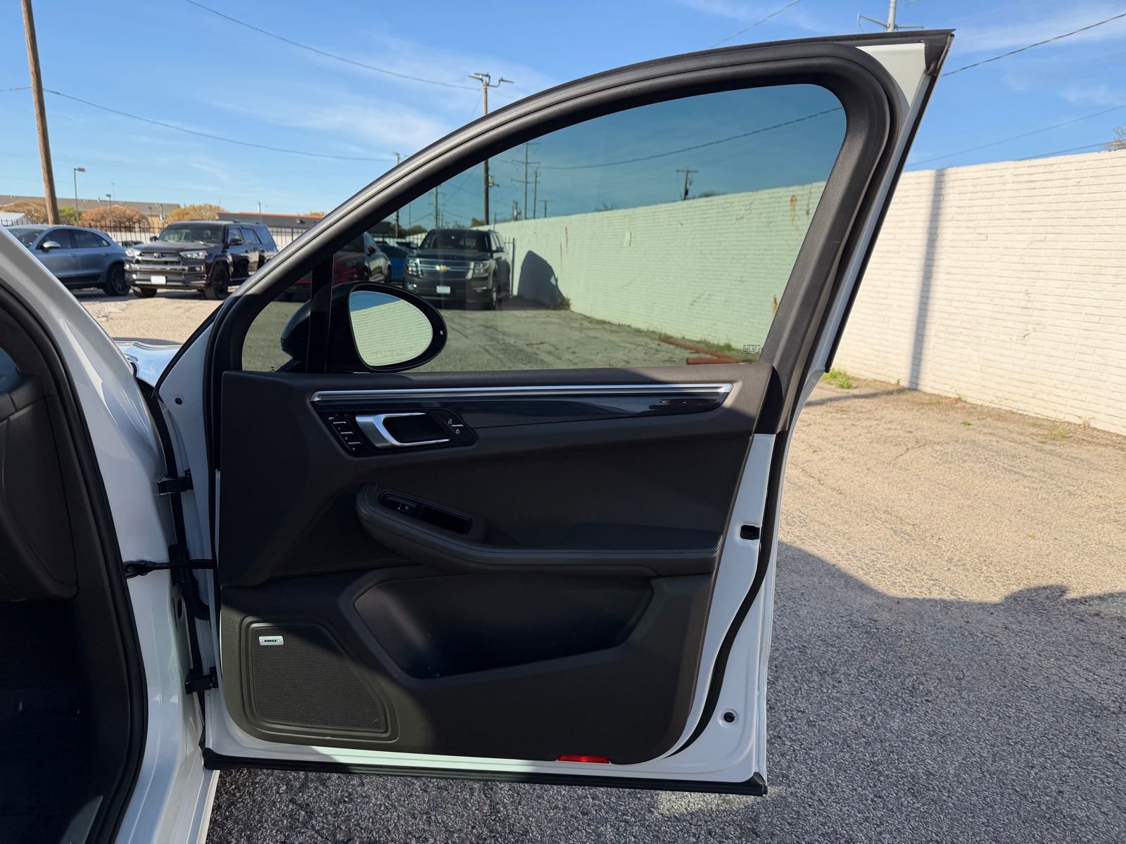 Used 2021 Porsche Macan Turbo image 25