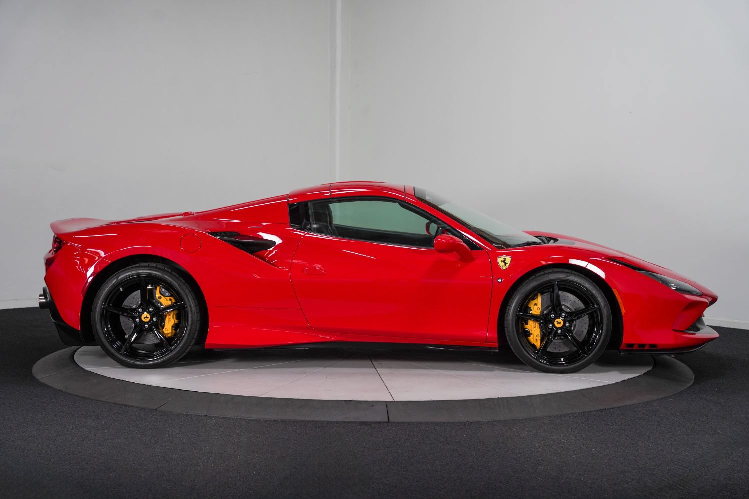 Used 2023 Ferrari F8 Tributo RWD image 9