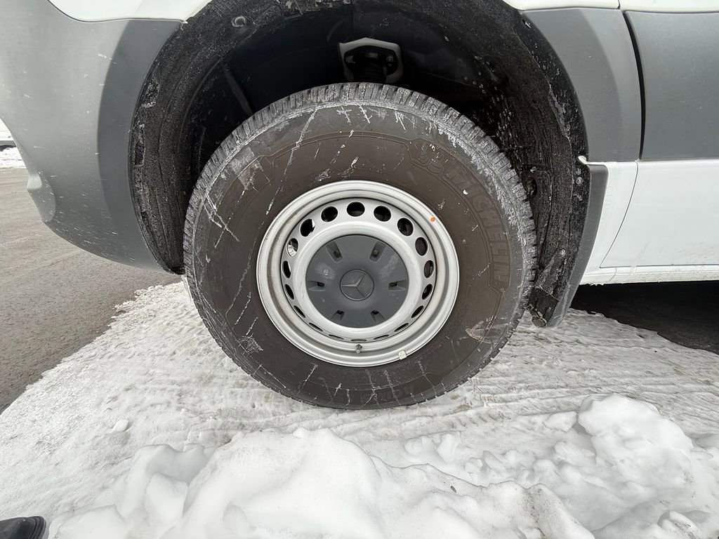 Used 2024 Mercedes-Benz Sprinter 2500 w/ Acoustic Package image 4