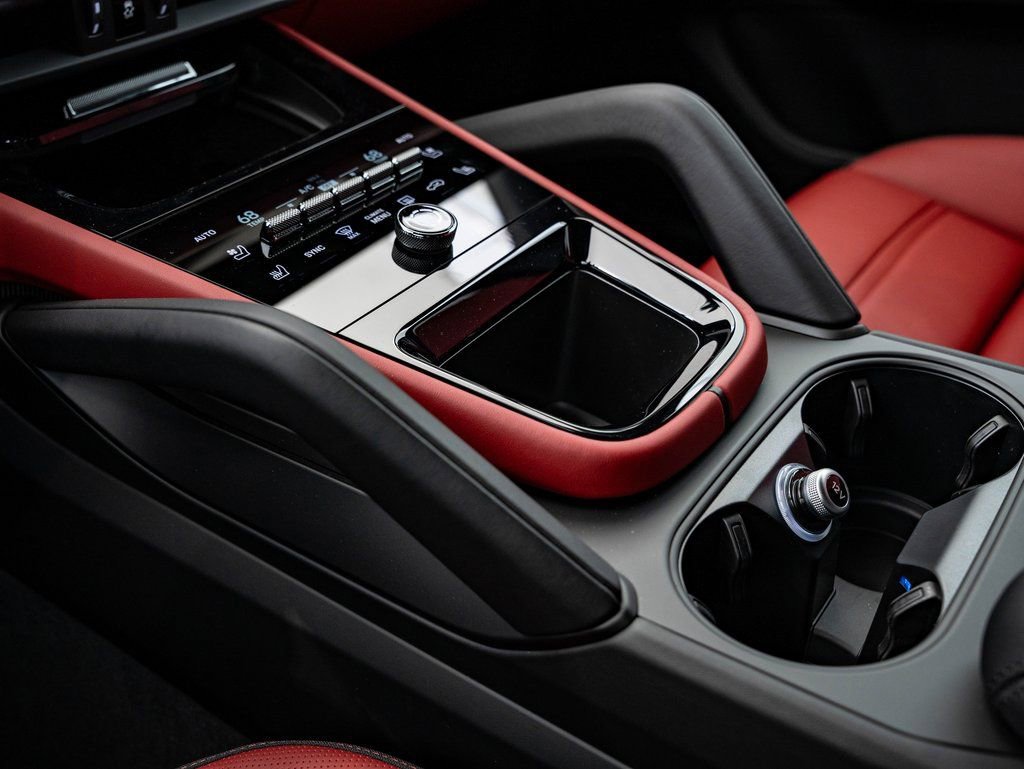 New 2026 Porsche Cayenne image 37