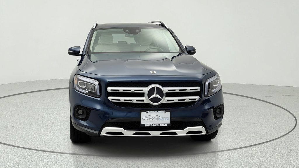 Used 2022 Mercedes-Benz GLB 250 w/ Premium Package Lite image 2