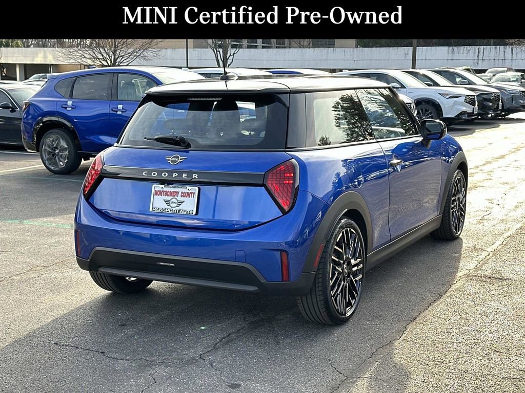 Used 2025 MINI Cooper 2-Door Hardtop image 4