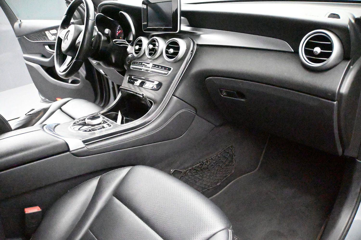 Used 2018 Mercedes-Benz GLC 300 4MATIC image 17