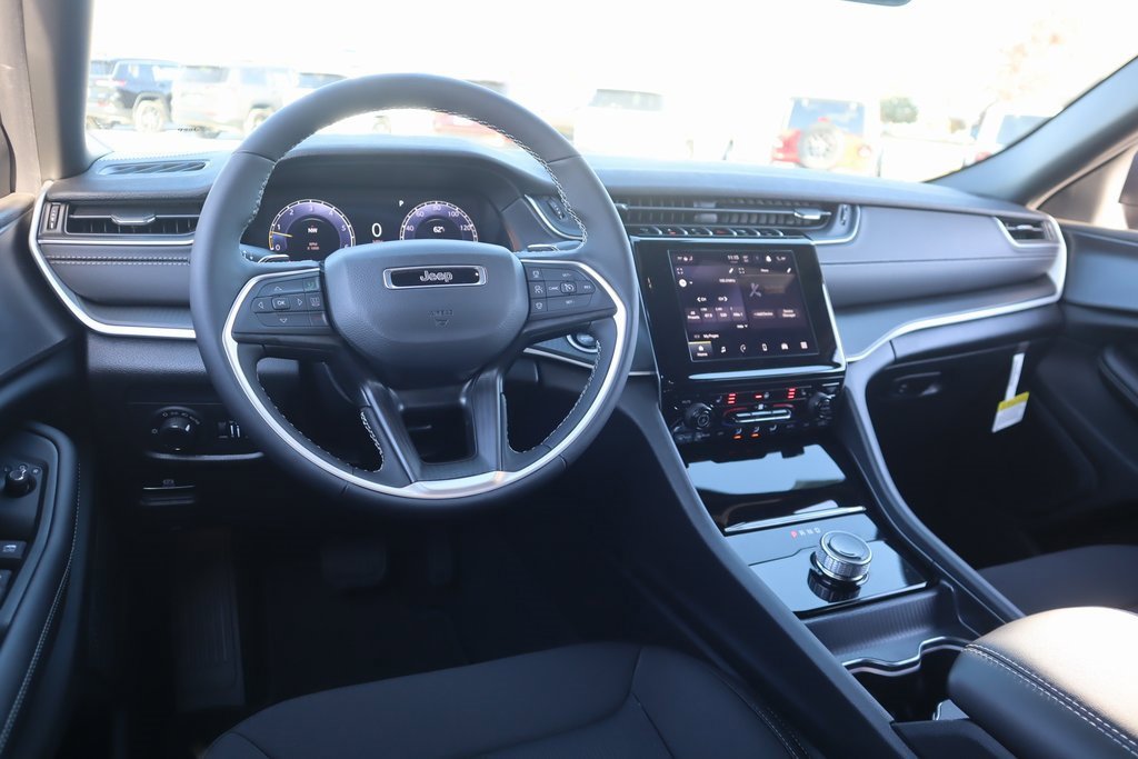 New 2025 Jeep Grand Cherokee L Laredo w/ Luxury Tech Group I image 2