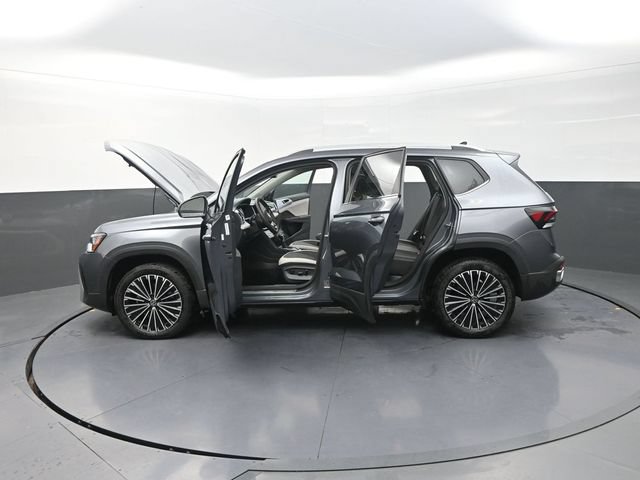 Used 2026 Volkswagen Taos SE FWD image 41