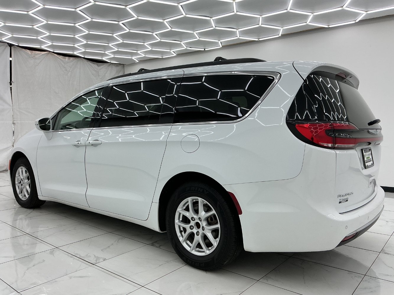 Used 2022 Chrysler Pacifica Touring-L FWD image 11