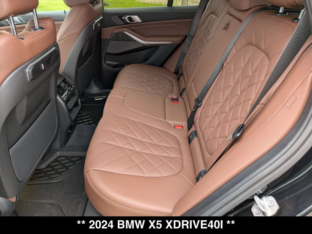 Used 2024 BMW X5 xDrive40i w/ Premium Package AWD/4WD image 3