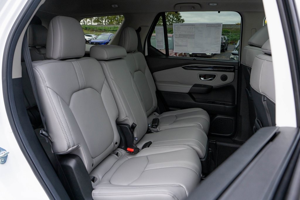 New 2025 Honda Pilot Touring image 16