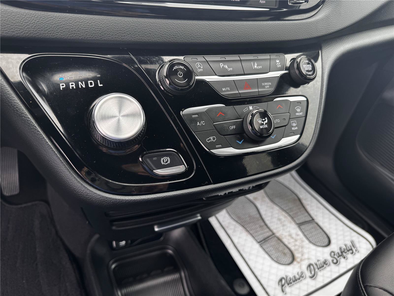 Used 2025 Chrysler Pacifica Select FWD image 20