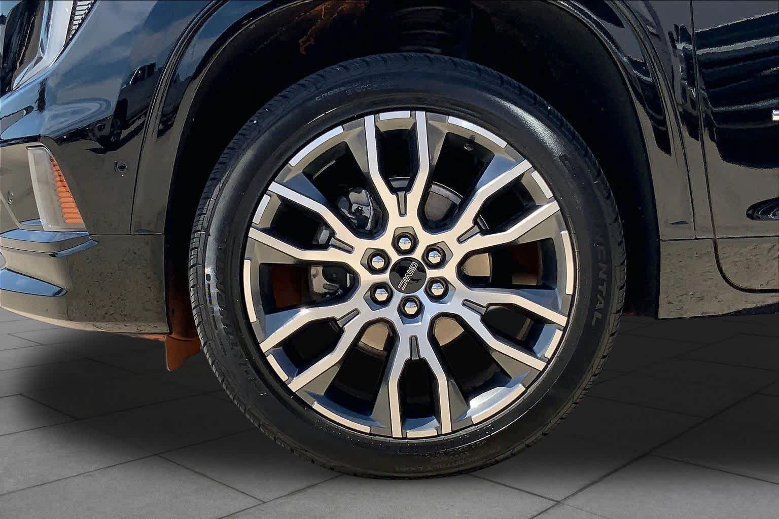 Used 2026 GMC Acadia Denali Ultimate w/ LPO, Floor Liner Package FWD image 11