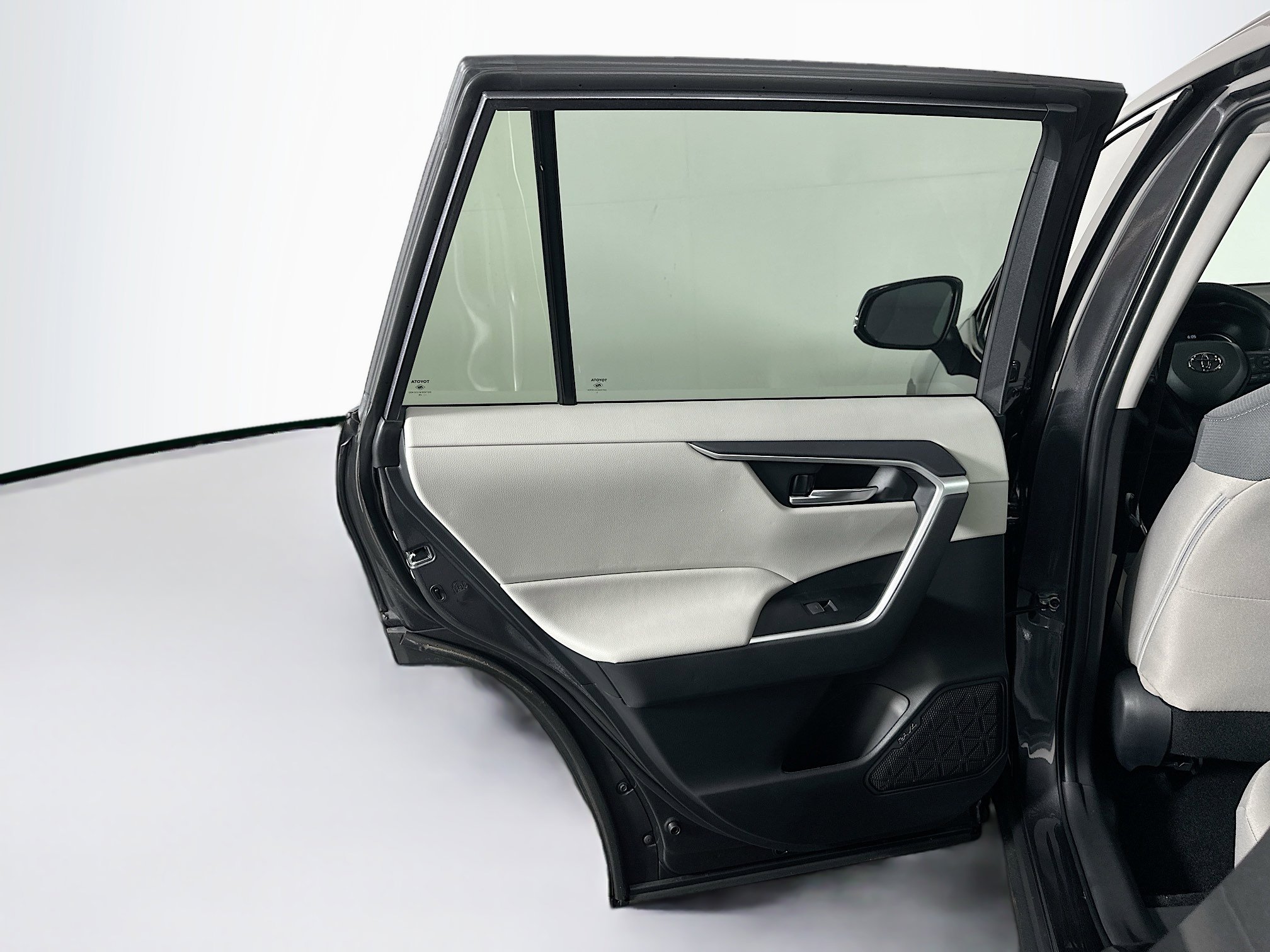 Used 2025 Toyota RAV4 XLE w/ Convenience Package image 27