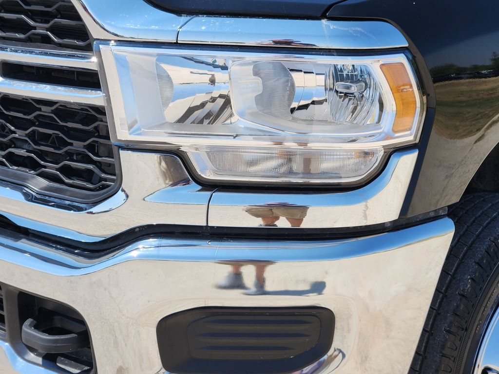 Used 2024 RAM 3500 Tradesman w/ Chrome Appearance Group AWD/4WD image 9