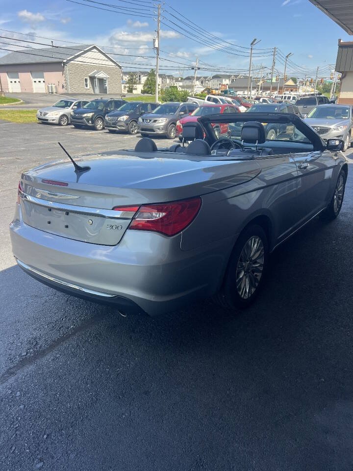 Used 2013 Chrysler 200 Limited FWD image 4
